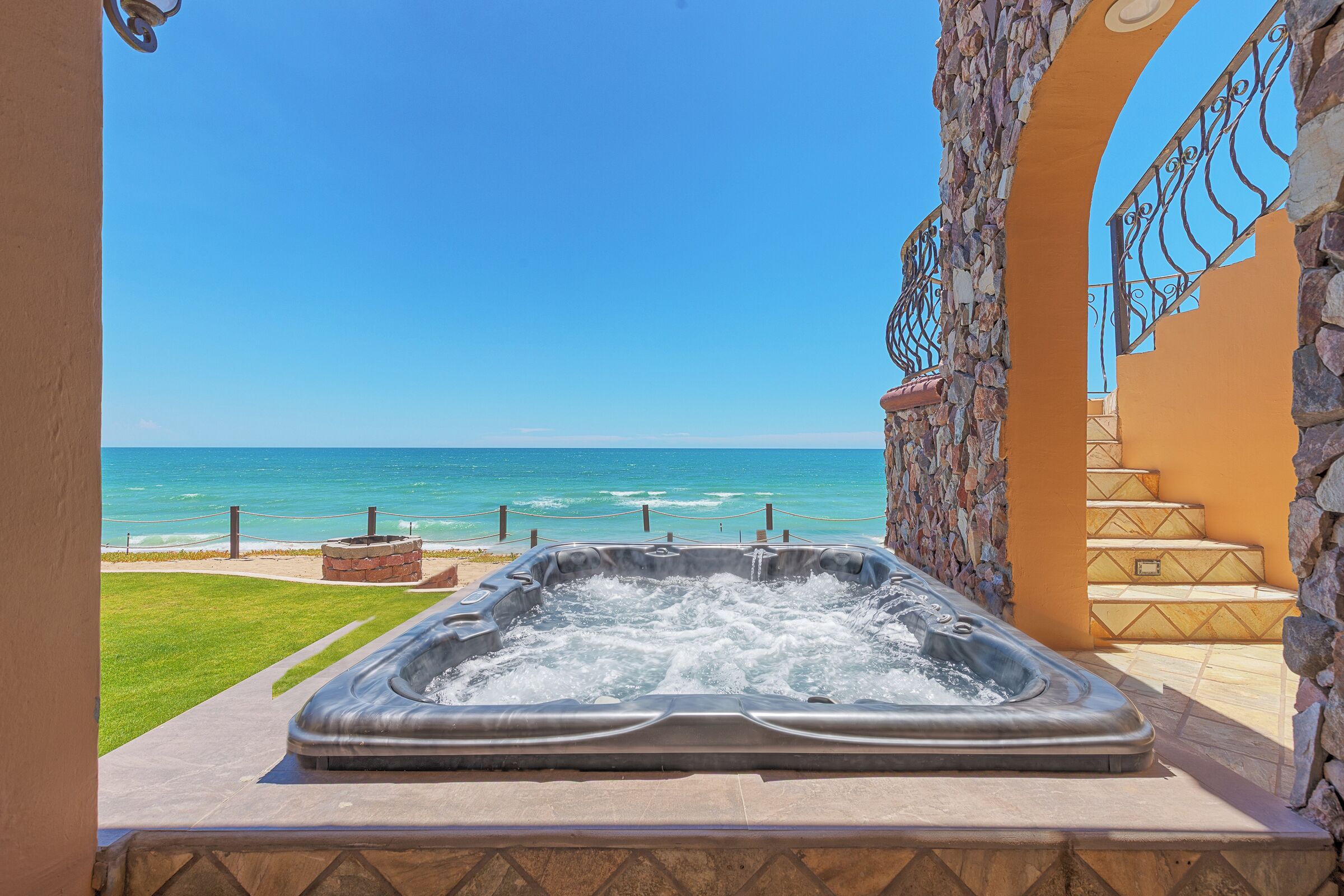 Outdoor spa tub