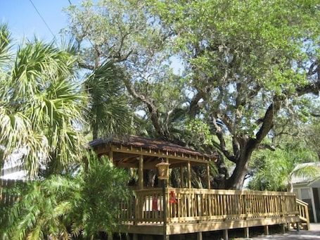 Property grounds. Living On Island Time #1 - Cozy Coastal Cottages With A Whole Lot Of Charm!