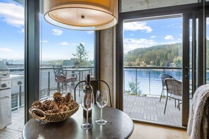 Dining - Coeur d’Alene Luxury Waterfront Condo - Close to Everything (Coeur d'Alene)