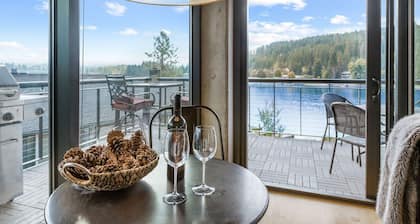 Coeur dâAlene Luxury Waterfront Condo - Close to Everything