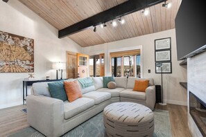 Smart-TV, peis og DVD-spiller