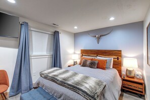 6 bedrooms, in-room safe, iron/ironing board, free WiFi