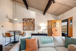 Smart-TV, peis og DVD-spiller