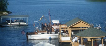 Luxury on Lake Keowee - Clemson Football & Summer 2026 Now Open