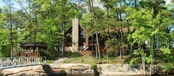 Amazing Log Cabin on the Water!