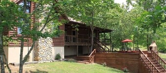 Amazing Log Cabin on the Water!