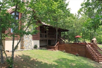 Amazing Log Cabin on the Water!