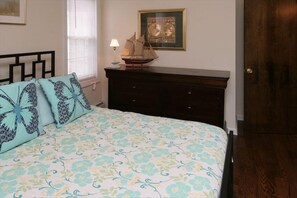 2 bedrooms, iron/ironing board, travel cot, WiFi - A Jersey Shore Vacation Getatway (Highlands)