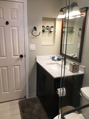 Shower, hair dryer, towels, soap - Oceanfront Penthouse Condominium Spectacular Beachfront View (Kihei)