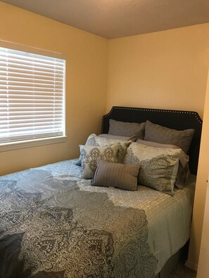 3 bedrooms, iron/ironing board, free WiFi, bed sheets - Clean, cozy and practical house with three bedrooms (Missoula)