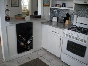 Fridge, microwave, oven, stovetop - Captains View Nestled on the Beach  (Abaco)