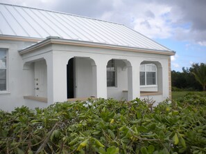 Exterior - Captains View Nestled on the Beach  (Abaco)
