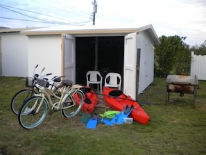 Guests can store bicycles and kayaks in this outdoor shed.