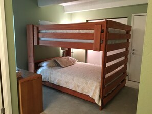 2 slaapkamers, reisbedje, gratis wifi, beddengoed