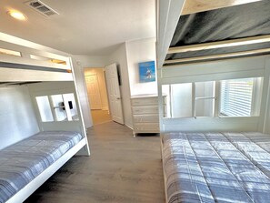 4 quartos, ferros/tábuas de passar roupa, Wi-Fi, roupa de cama