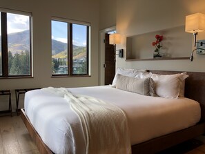 4 bedrooms, internet, bed sheets - Magnificent Pent House 4bd 4ba pool and Hot tub In vail Village. Lic#008001 (Vail)