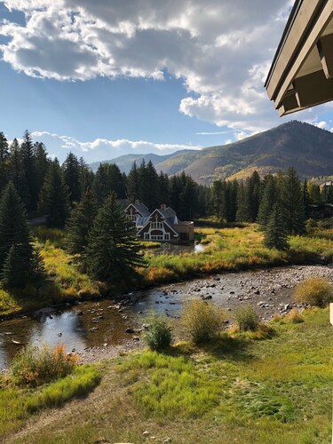 Magnificent Pent House With pool and Hot tub In vail Village. Lic#008001