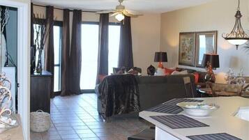 Smart TV, videojuegos, reproductor de DVD y libros