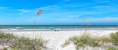 Am Strand, Liegestühle, Strandtücher