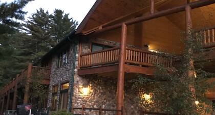 Luxury Waterfront Lake Minocqua 2 Story Rustic Townhome 3bd garage