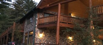 Luxury Waterfront Lake Minocqua 2 Story Rustic Townhome 3bd garage