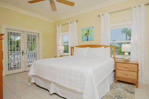 3 bedrooms, iron/ironing board, travel cot, WiFi - 3 BR Poolside Villa 2 Miles f/ Atlantis (Nassau)