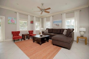 TV, books, stereo, offices - 3 BR Poolside Villa 2 Miles f/ Atlantis (Nassau)