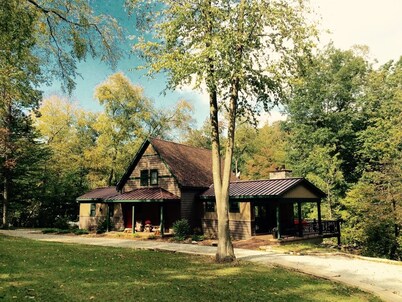  Creekside Cottage is your spacious retreat to enjoy a relaxing getaway!