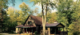 Creekside Cottage is your spacious retreat to enjoy a relaxing getaway!