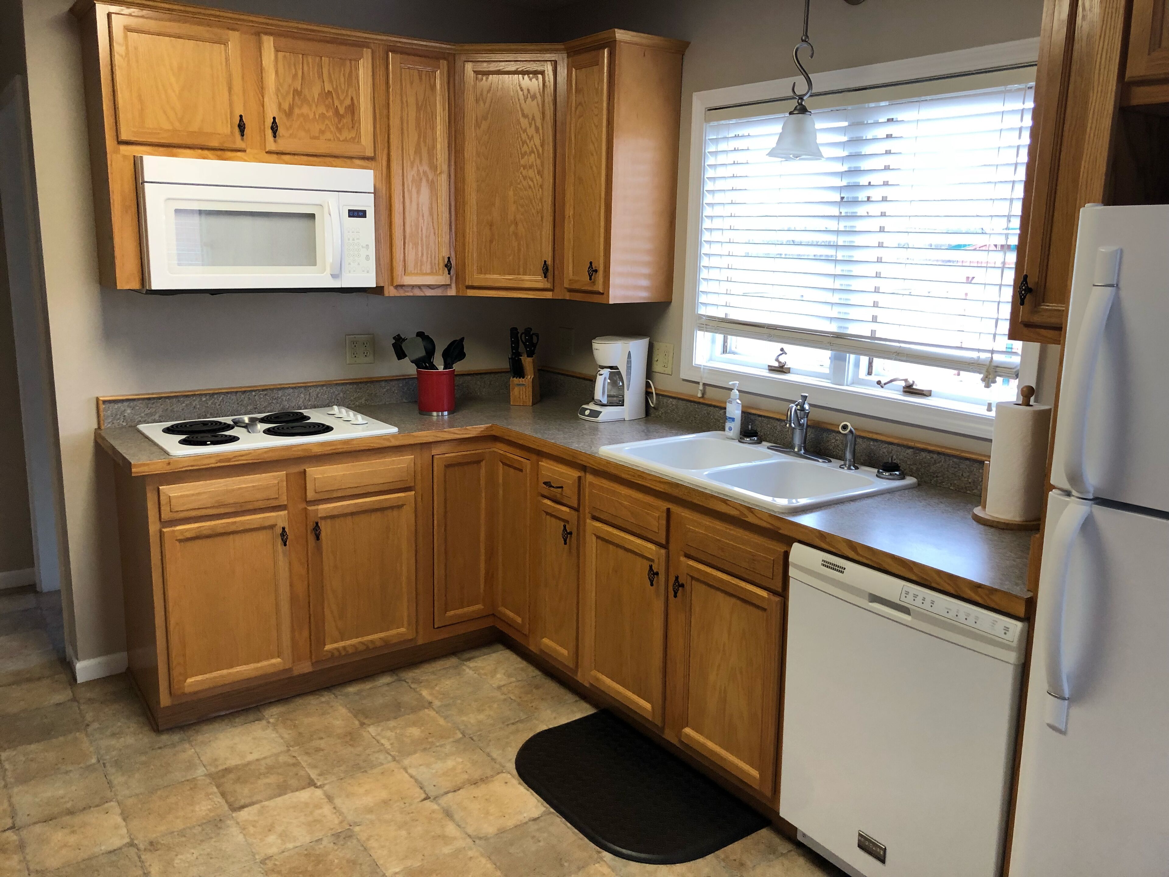 Fridge, microwave, stovetop, dishwasher