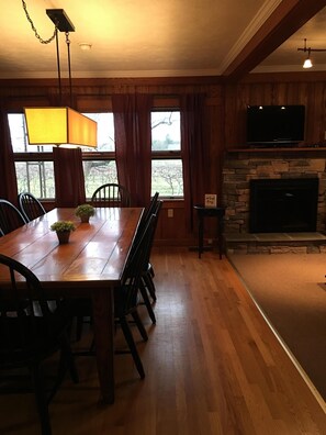 Dining - Farmhouse in the vineyards! Sleeps 8! (Geneva)