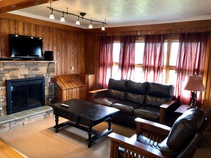 TV, fireplace, DVD player, video library - Farmhouse in the vineyards! Sleeps 8! (Geneva)