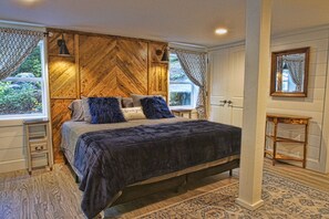 3 bedrooms, iron/ironing board, free WiFi, bed sheets - 2Bd/1Ba ,opt'l +1Bd/1Ba, stream/waterfall/firepit, in Cashiers. Pet Friendly, (Cashiers)