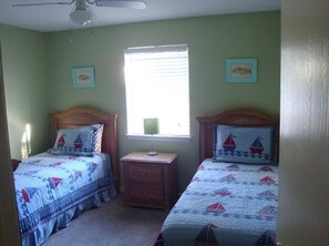 3 bedrooms, desk, iron/ironing board, free WiFi
