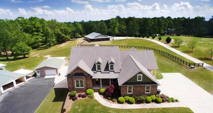 Country Mansion Luxury 6k ft -6br / 5ba -Sleep 25-Allow 30- POOL -2 keittiöt