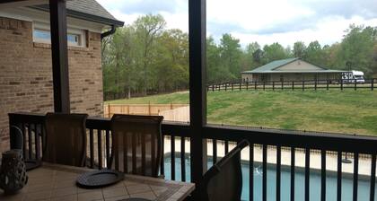 Country Mansion Luxury 6k ft -6br / 5ba -Sleep 25-Allow 30- POOL -2 keittiöt