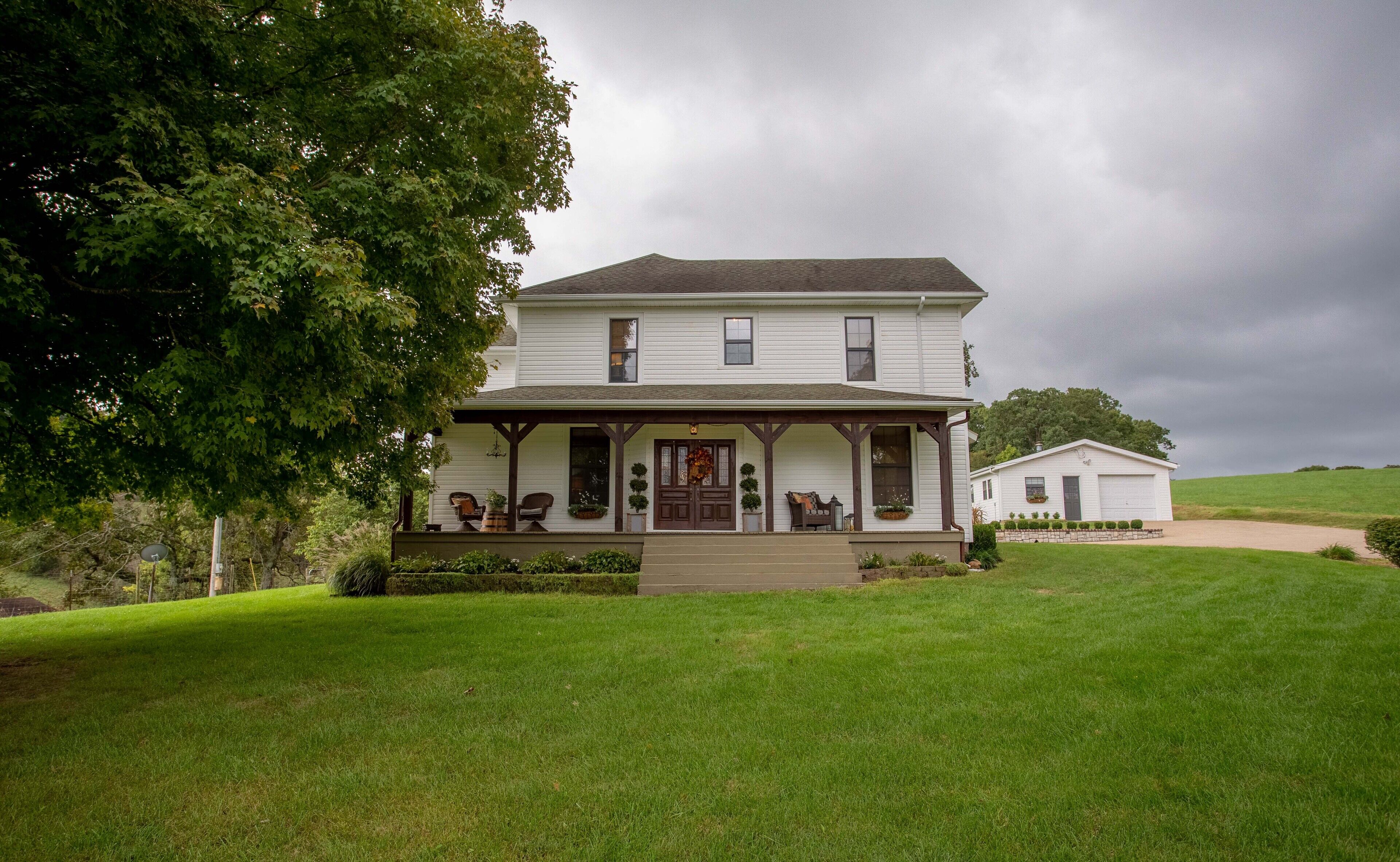 Charming Ozark Farmhouse Located Between Springfield and Branson, MO