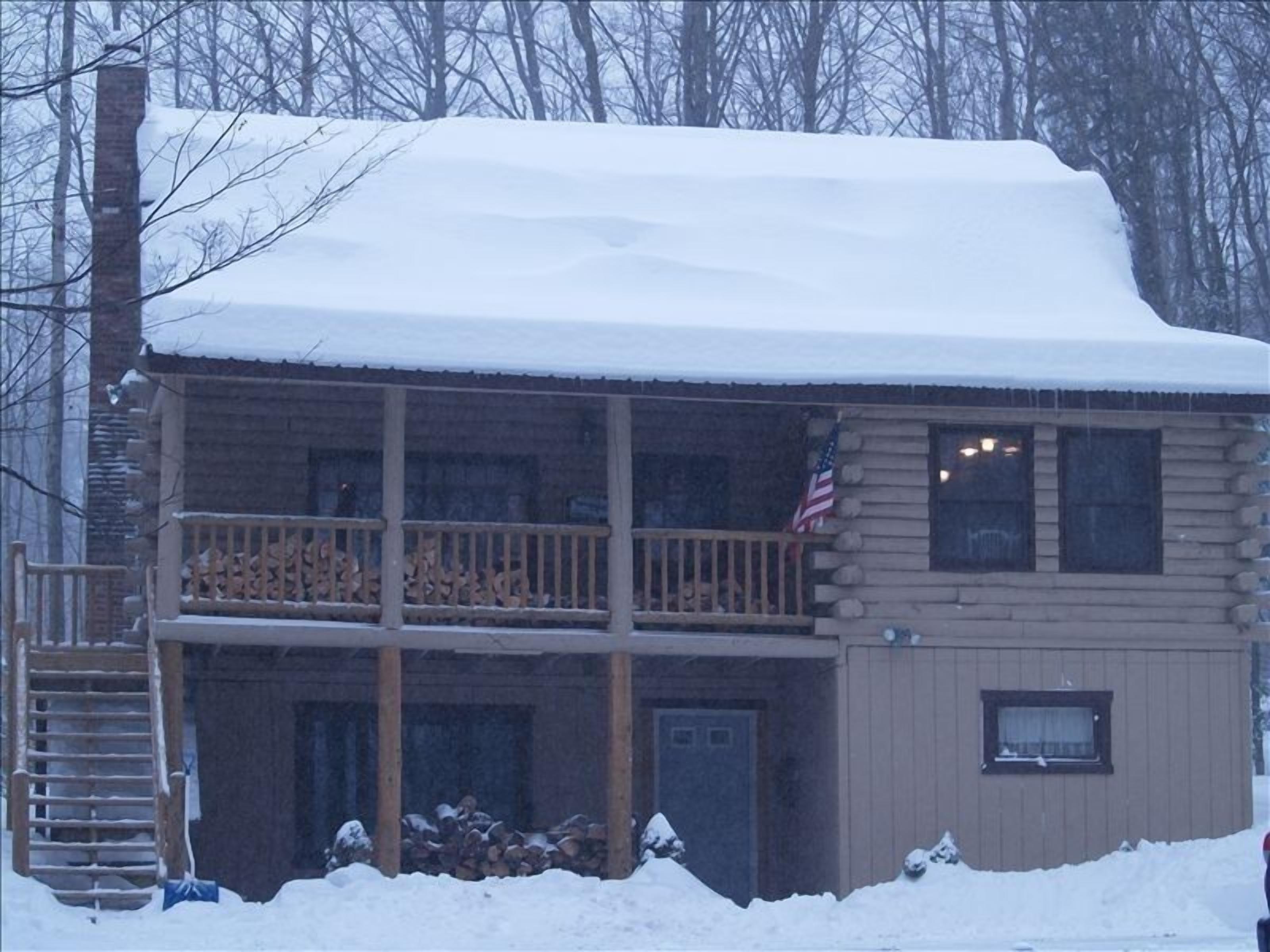 Beautiful Cozy Log Cabin w/ HOT TUB - Right In Mtn Community!  Great All Seasons