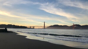 A beach with a bridge in the background. - Spacious and Charming Marina District Home Steps from the Bay (SF)