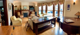 Spacious and Charming Marina District Home Steps from the Bay