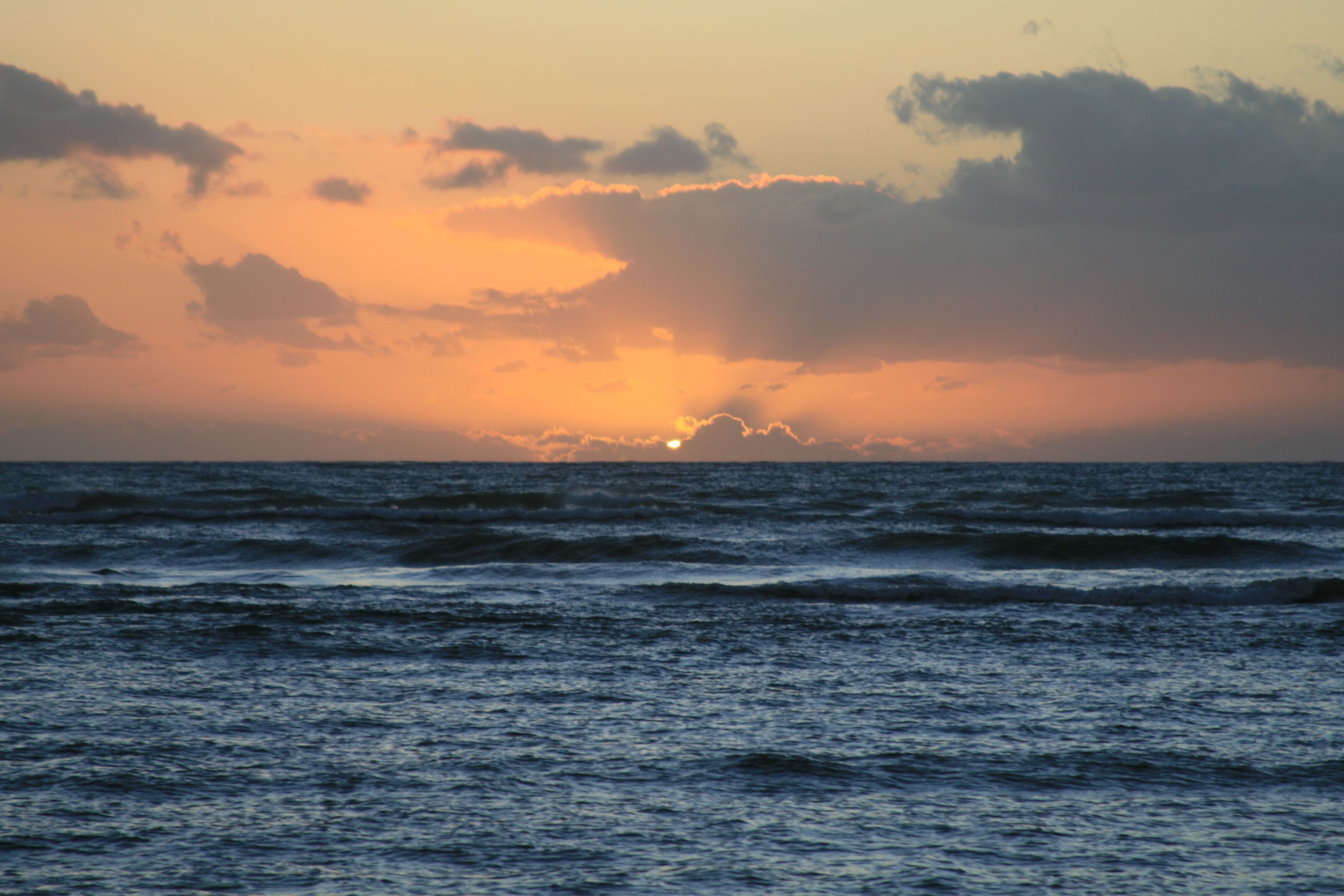 Beach nearby, sun loungers, beach towels