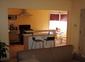 Smart TV, DVD player, books - Extended Stay for Holidays & Business  (Long Beach)