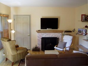 Smart TV, DVD player, books