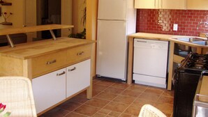 Private kitchen - Extended Stay for Holidays & Business  (Long Beach)
