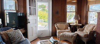 Best Family & Dog Friendly Porch In The Wildwoods, 3 Blocks To Beach, Sleeps 13