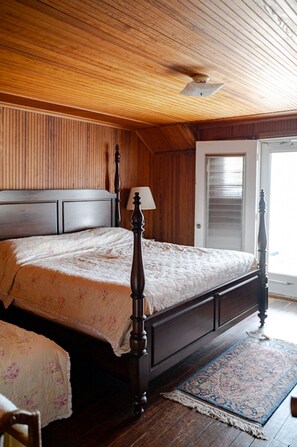 5 bedrooms, iron/ironing board, travel crib, WiFi