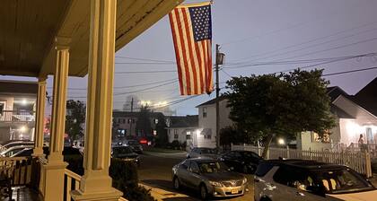 Best Family & Dog Friendly Porch In The Wildwoods, 3 Blocks To Beach, Sleeps 13