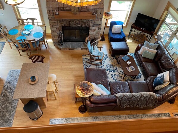 TV, fireplace, DVD player, books