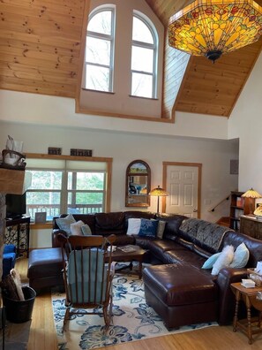 TV, fireplace, DVD player, books - Beautiful Cabin Close to Blowing Rock and Boone!  (Boone)