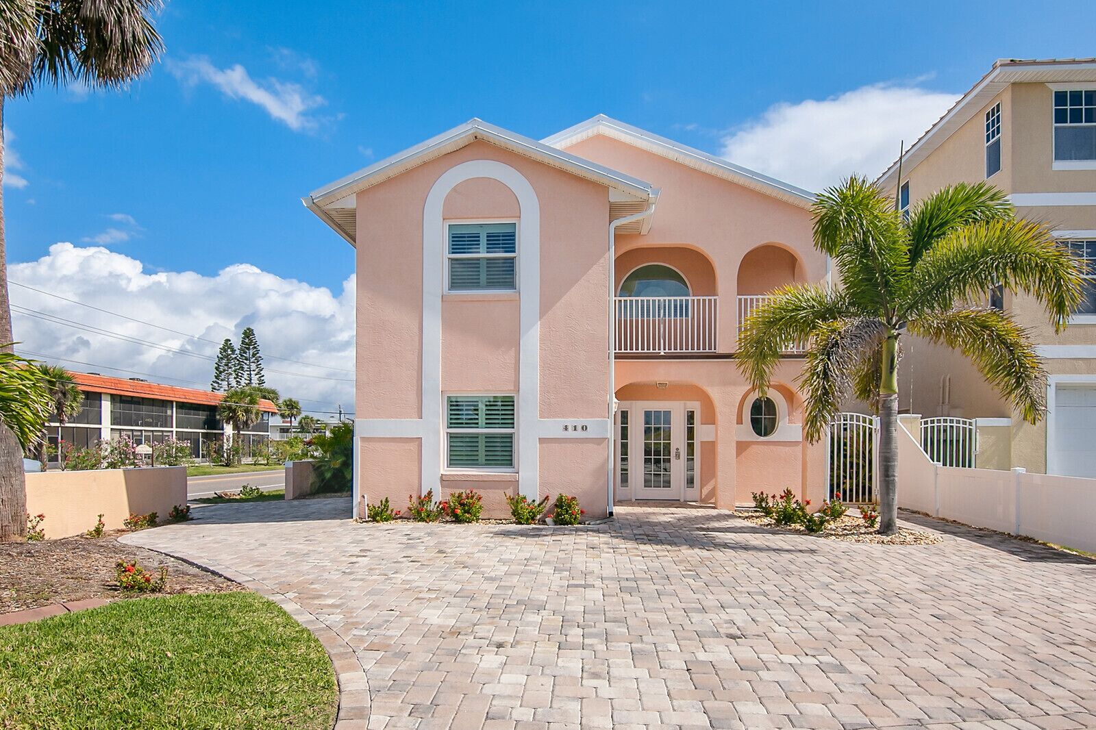5 BD, 3 bath, Private Pool, Easy Beach Access